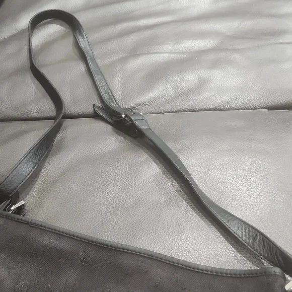 Gucci Canvas Abbey Elegant Black Crossbody Bag - Picture 9 of 9